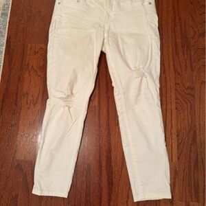 LOFT white jeans 28/6
Has the ripped look in a few spots that how they are made